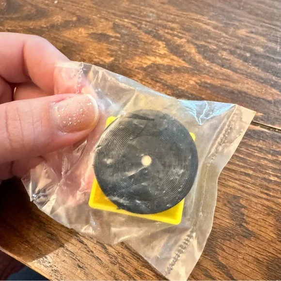 Vintage Miniature 1" Dollhouse Vinyl Record Player FACTORY SEALED - Picture 2 of 3